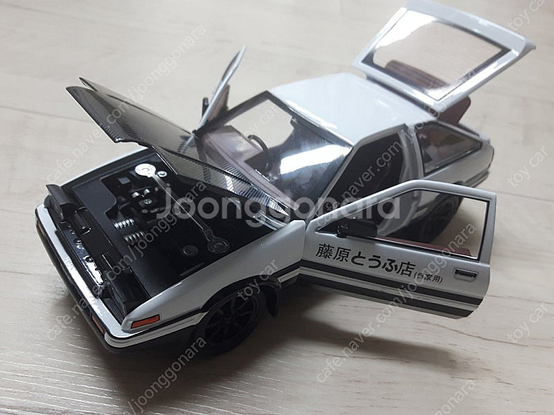 1:24사이즈 다이캐스트 이니셜D 타쿠미 토요타 AE8...--7