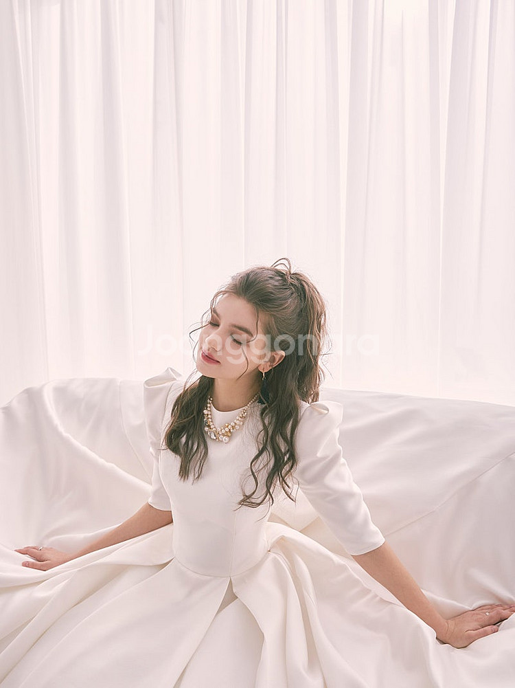 본식용,촬영용 웨딩드레스 판매합니다(30만원~40만원)--0