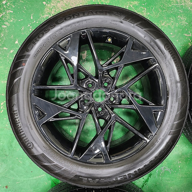 제네시스 GV70 19인치 블랙유광 휠타이어 팔아요 235 55 19--1