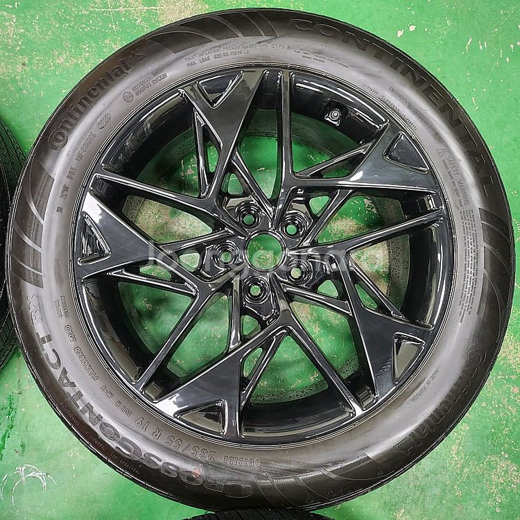 제네시스 GV70 19인치 블랙유광 휠타이어 팔아요 235 55 19--2