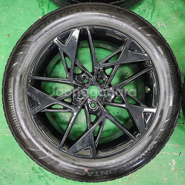 제네시스 GV70 19인치 블랙유광 휠타이어 팔아요 235 55 19--3