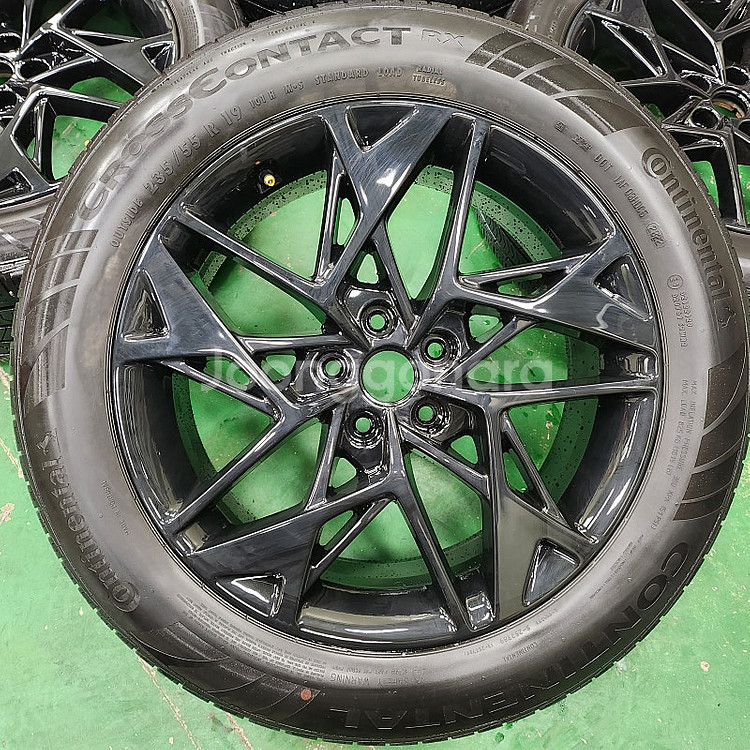 제네시스 GV70 19인치 블랙유광 휠타이어 팔아요 235 55 19--4