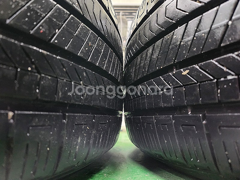 제네시스 GV70 19인치 블랙유광 휠타이어 팔아요 235 55 19--5