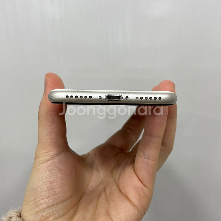 72873 아이폰SE3 128기가 화이트 팝니다 배터리...--3