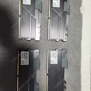 Xmp RGB 램 팝니다 DDR4