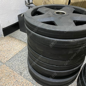 2200바 중량봉두개와 15kg원판10개 , 고정바벨정리대 , 덤벨세트와 덤벨랙