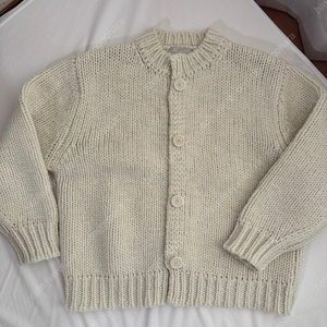 아모멘토 HAND KNITTED CARDIGAN - 에크루 컬러