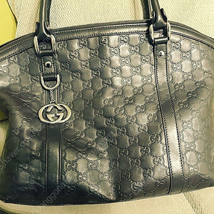 구찌 정품 가방 팔아요.