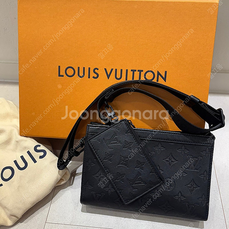 (정품)루이비통 가스통 쉐도우 웨어러블 월릿 크로스백--0