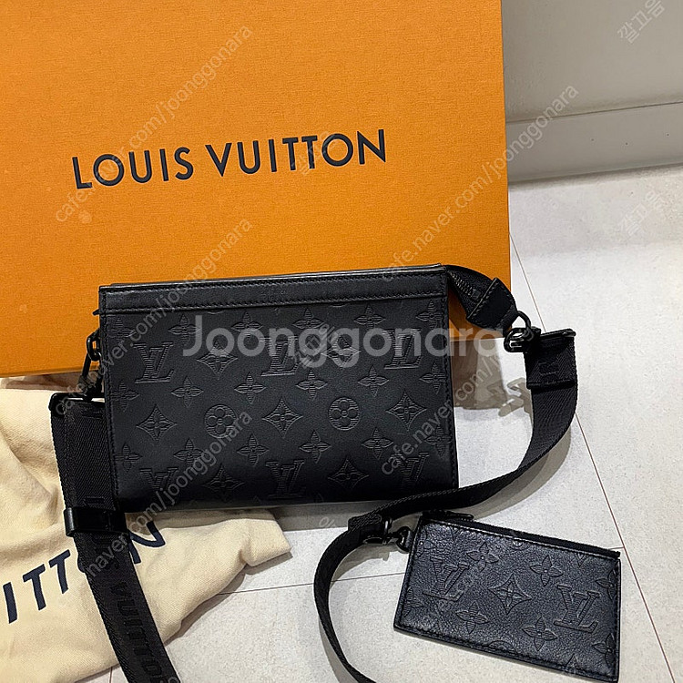 (정품)루이비통 가스통 쉐도우 웨어러블 월릿 크로스백--2