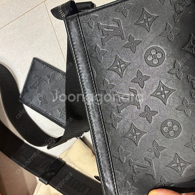 (정품)루이비통 가스통 쉐도우 웨어러블 월릿 크로스백--3