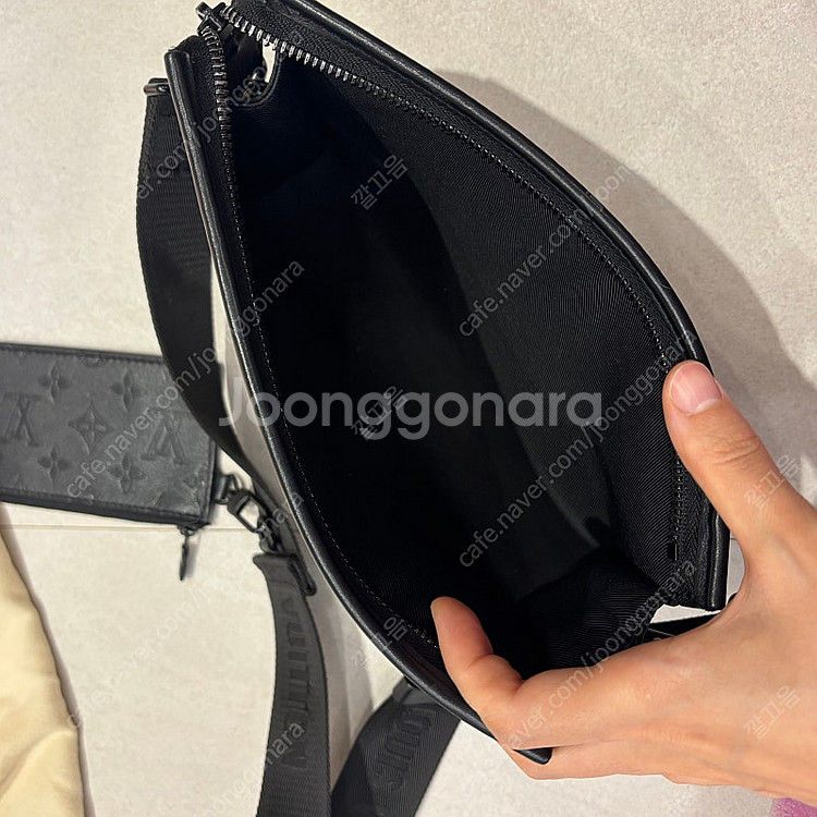 (정품)루이비통 가스통 쉐도우 웨어러블 월릿 크로스백--5