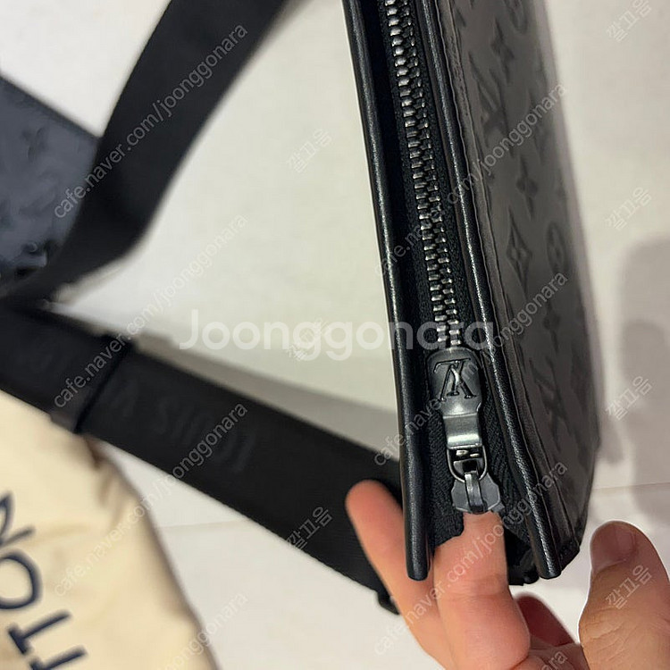 (정품)루이비통 가스통 쉐도우 웨어러블 월릿 크로스백--6