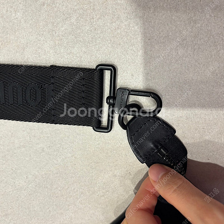 (정품)루이비통 가스통 쉐도우 웨어러블 월릿 크로스백--8