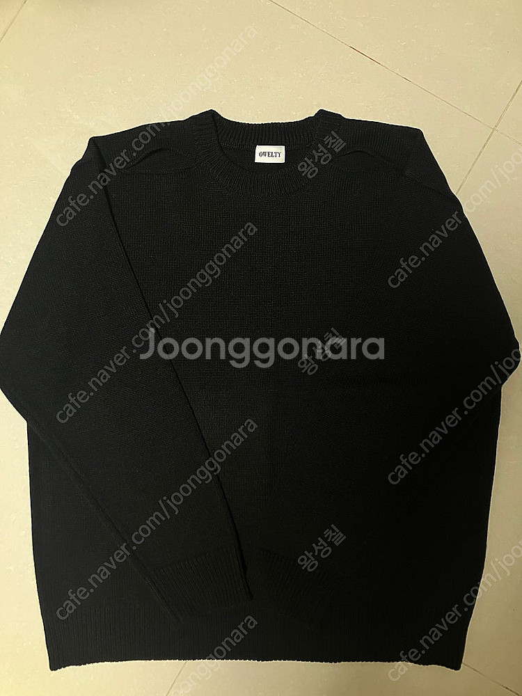 새상품) 어깨 트임 니트--0