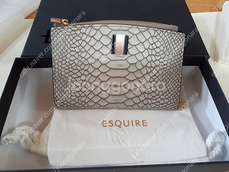 에스콰이어 지갑 소가죽입니다 고급스러워요 돈전지갑카드등 사용해요 필요하신 분들은 편하게 보세요 세트 120000원 ...--2