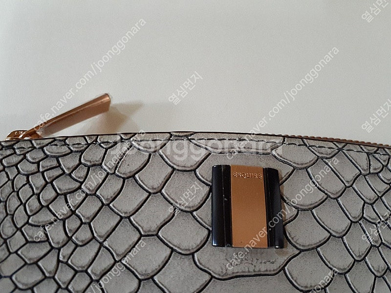 에스콰이어 지갑 소가죽입니다 고급스러워요 돈전지갑카드등 사용해요 필요하신 분들은 편하게 보세요 세트 120000원 ...--4