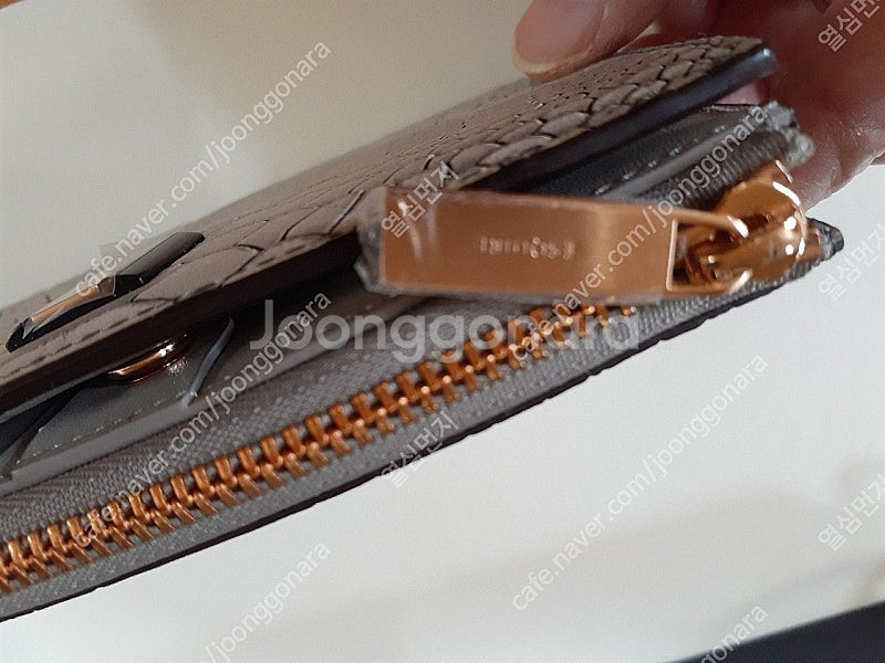 에스콰이어 지갑 소가죽입니다 고급스러워요 돈전지갑카드등 사용해요 필요하신 분들은 편하게 보세요 세트 120000원 ...--5