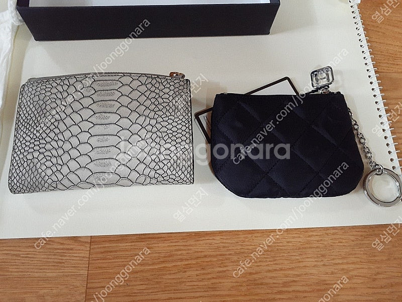 에스콰이어 지갑 소가죽입니다 고급스러워요 돈전지갑카드등 사용해요 필요하신 분들은 편하게 보세요 세트 120000원 ...--9