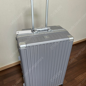 리드볼트 캐리어 쿼디 28인치 실버 새상품 팝니다