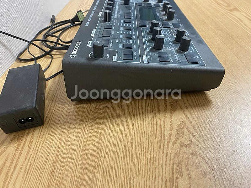 Virus Ti2 Desktop 신디사이저 판매합니다.--2