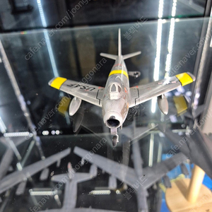 아카데미 1/72 f-86e 세이버 완성품 팝니다.