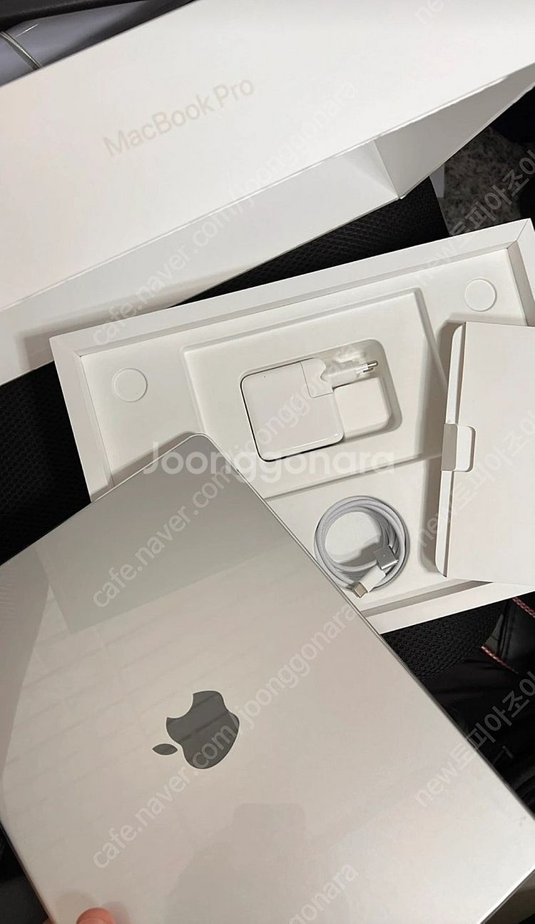 맥북프로 14 M3 8GB--1