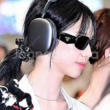 프라다 심볼 선글라스 카리나 브루노마스 이동휘 다수 착...--3