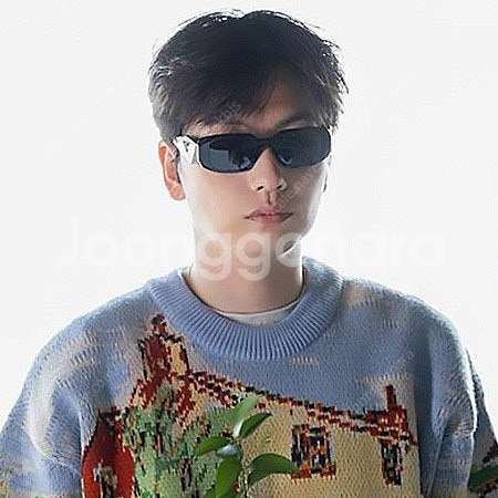 프라다 심볼 선글라스 카리나 브루노마스 이동휘 다수 착...--7