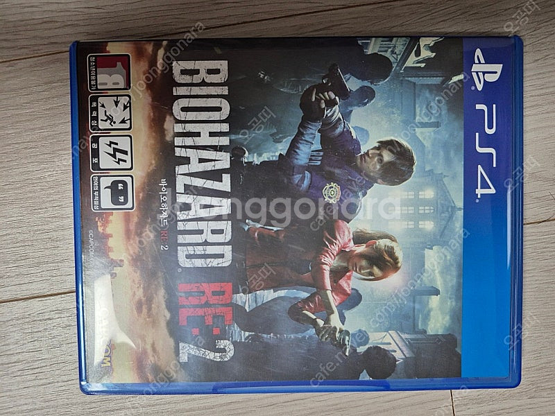 ps4 타이틀 바이오하자드 Re2 팝니다.--0