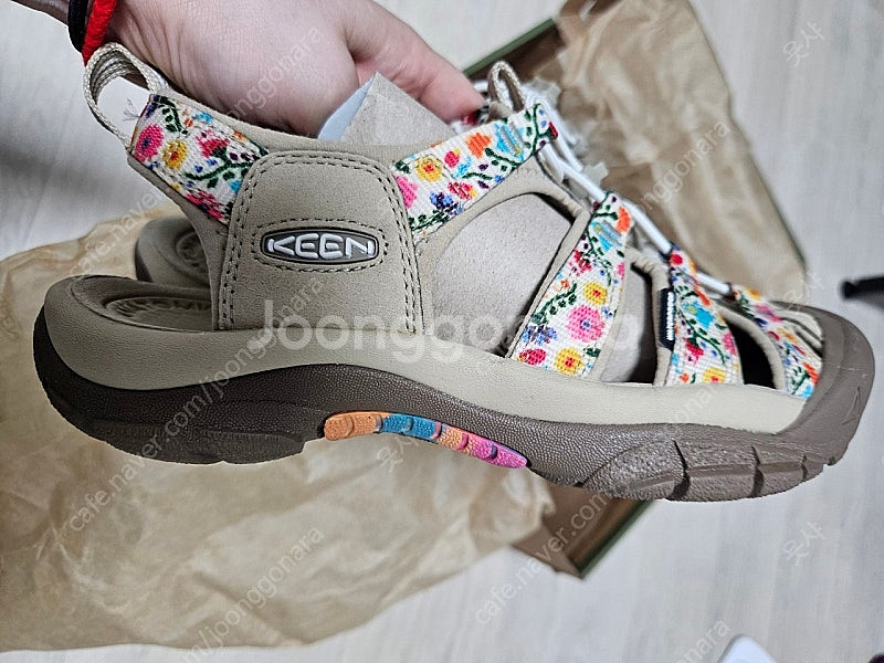 킨 뉴포트 멀티사파리 꽃무늬 250--3