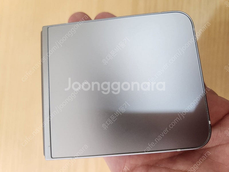 삼성 갤럭시 Z플립6 256기가 실버쉐도우 1월구매 상...--8