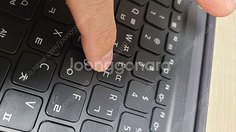 갤럭시탭S7플러스 정품키보드 케이스 판매합니다.--2