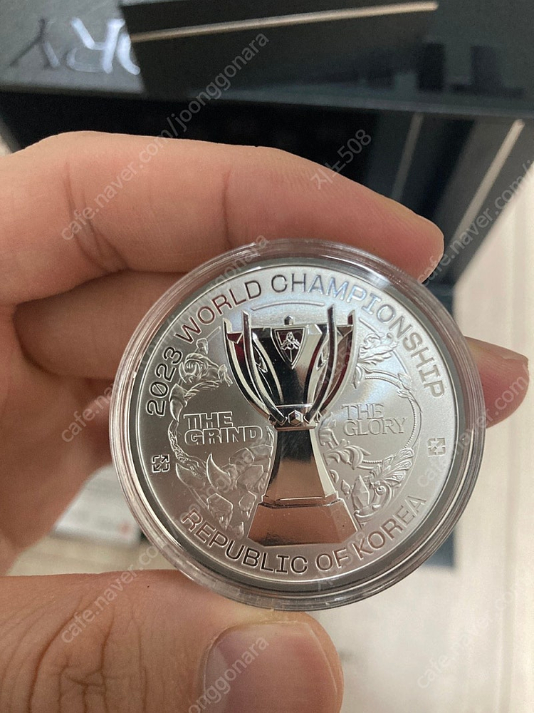 리그오브레전드 월드챔피언쉽 기념메달(은) 한정판 팝니다.--2