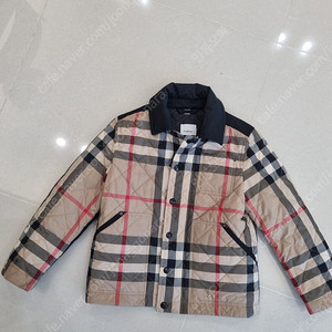 버버리키즈 퀄팅자켓 판매합니다