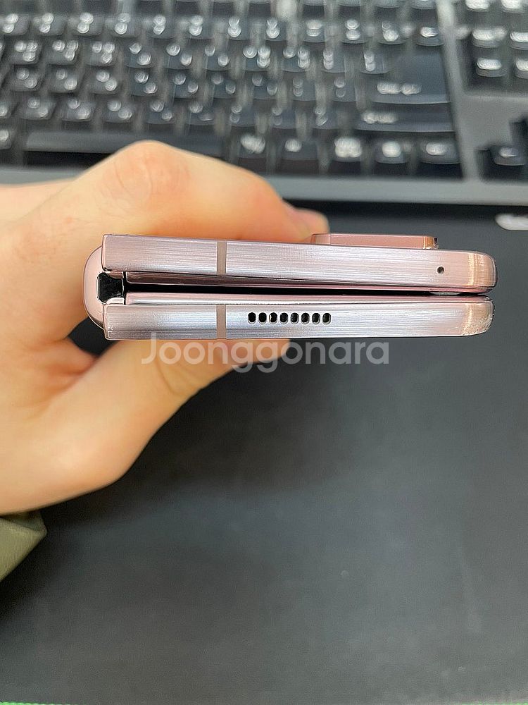 갤럭시Z폴드2 브론즈 256GB 상태좋은 중고24만팝니...--3