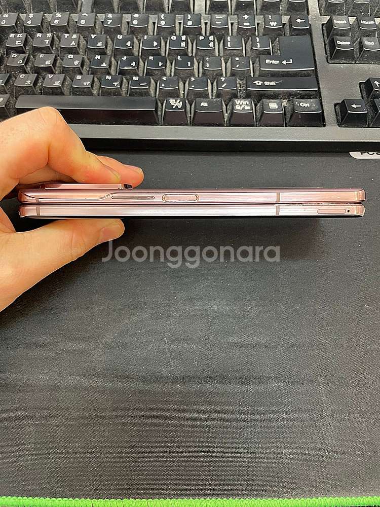 갤럭시Z폴드2 브론즈 256GB 상태좋은 중고24만팝니...--4