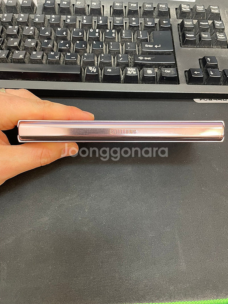 갤럭시Z폴드2 브론즈 256GB 상태좋은 중고24만팝니...--6