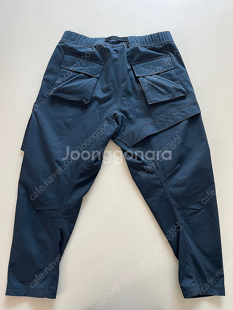나이키 acg 30주년 카고팬츠 L사이즈 판매합니다.--1
