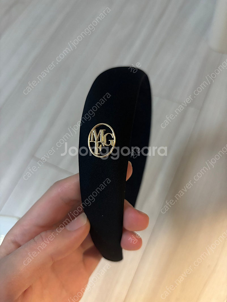 마리떼 프랑소와 저버 블랙 새틴 머리띠 판매해요 (반값...--0