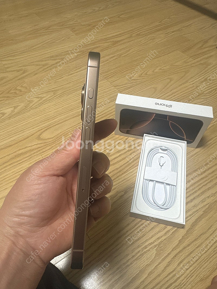 아이폰 16 프로 자급제 128GB 데저트 티타늄--3