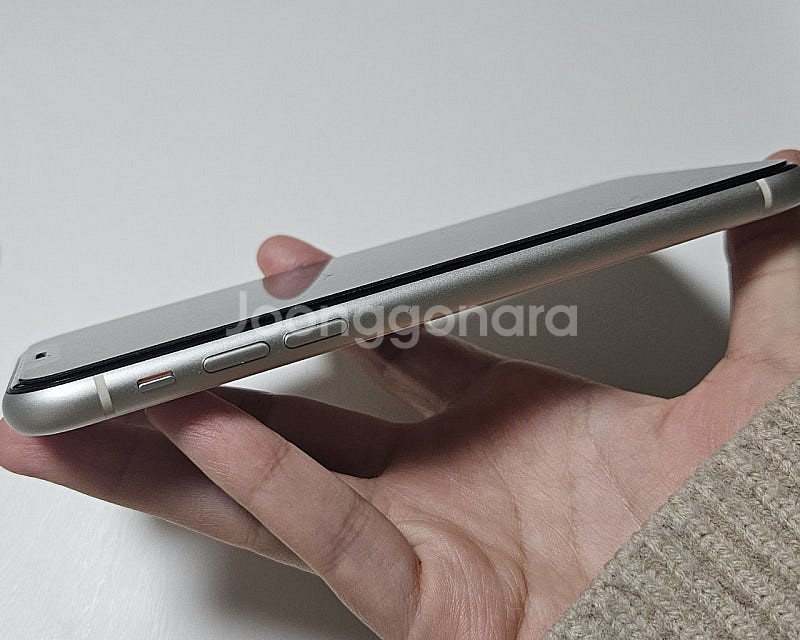 아이폰 11 64GB 화이트 배터리 91% 판매합니다--3
