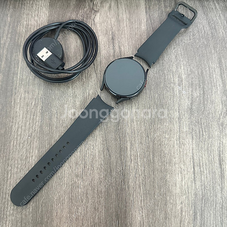 갤럭시 워치4 블랙 44mm S급매우깨끗 케이블포함 8...--0