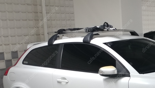 볼보 정품 C30 기본바와 볼보 정품 툴레 프로라이드 591 자전거 캐리어 판매합니다--2