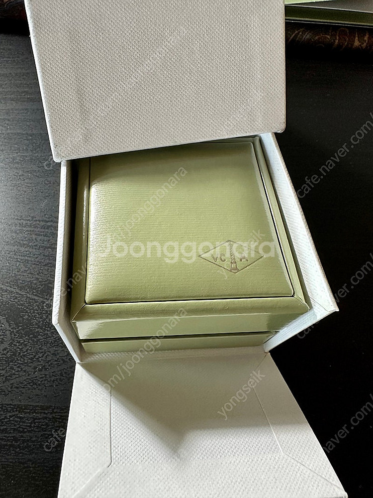 반클리프앤아펠 뚜쥬르 웨딩밴드 4mm 플래티넘 55사이...--1