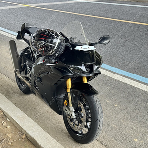 PUIG HONDA CBR1000RR-R 레이싱(퓨익 스크린 트리플알 )