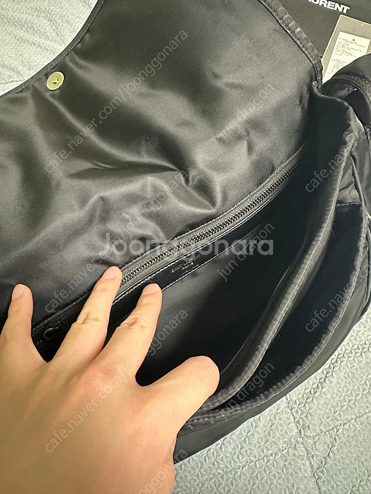 부산직거래가능)생로랑 니키 메신저백 상태AA급 작년2월...--6