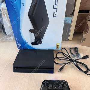 PS4 슬림 2117B 500G 블랙 8.0 20만에 팝니다.