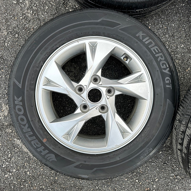 아반떼 CN7 15인치 중고 휠타이어 세트 팔아요 195 65 15 이미지