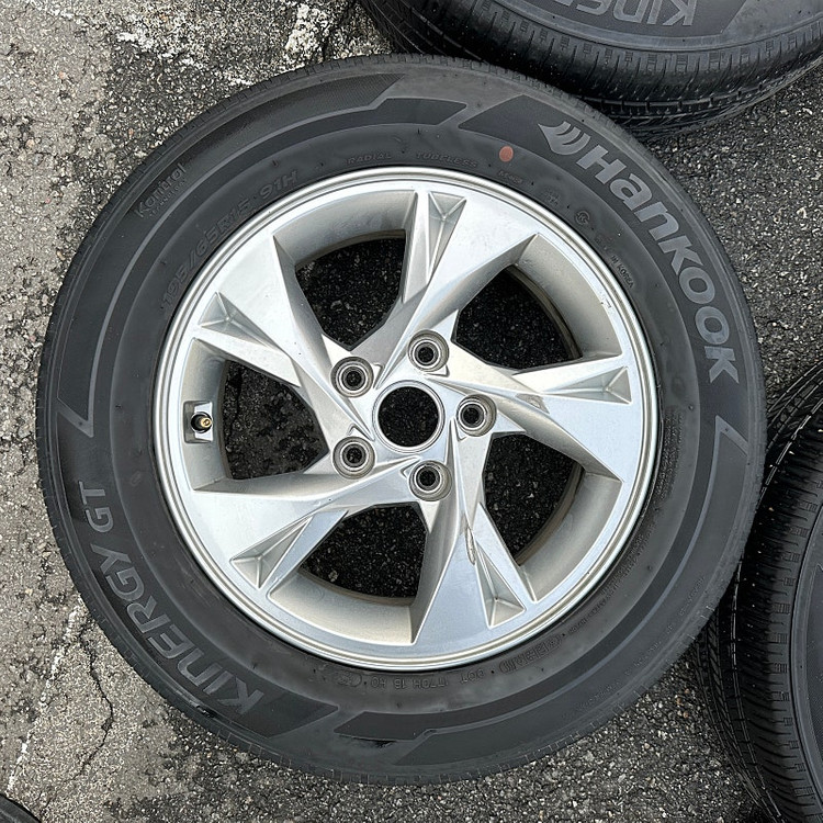 아반떼 CN7 15인치 중고 휠타이어 세트 팔아요 195 65 15 이미지